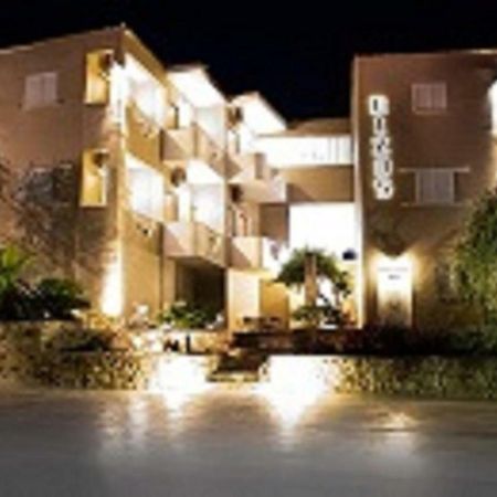 Sarakiniko  Rizos Bay Sarakiniko酒店 外观 照片
