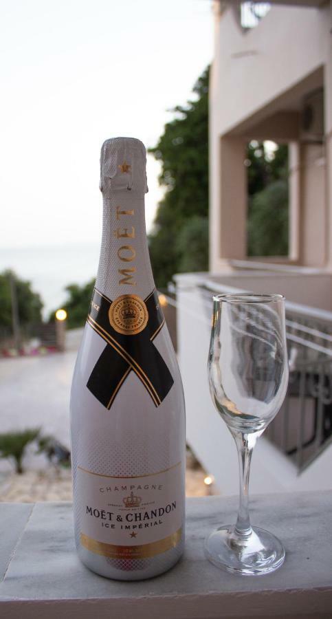 Sarakiniko  Rizos Bay Sarakiniko酒店 外观 照片