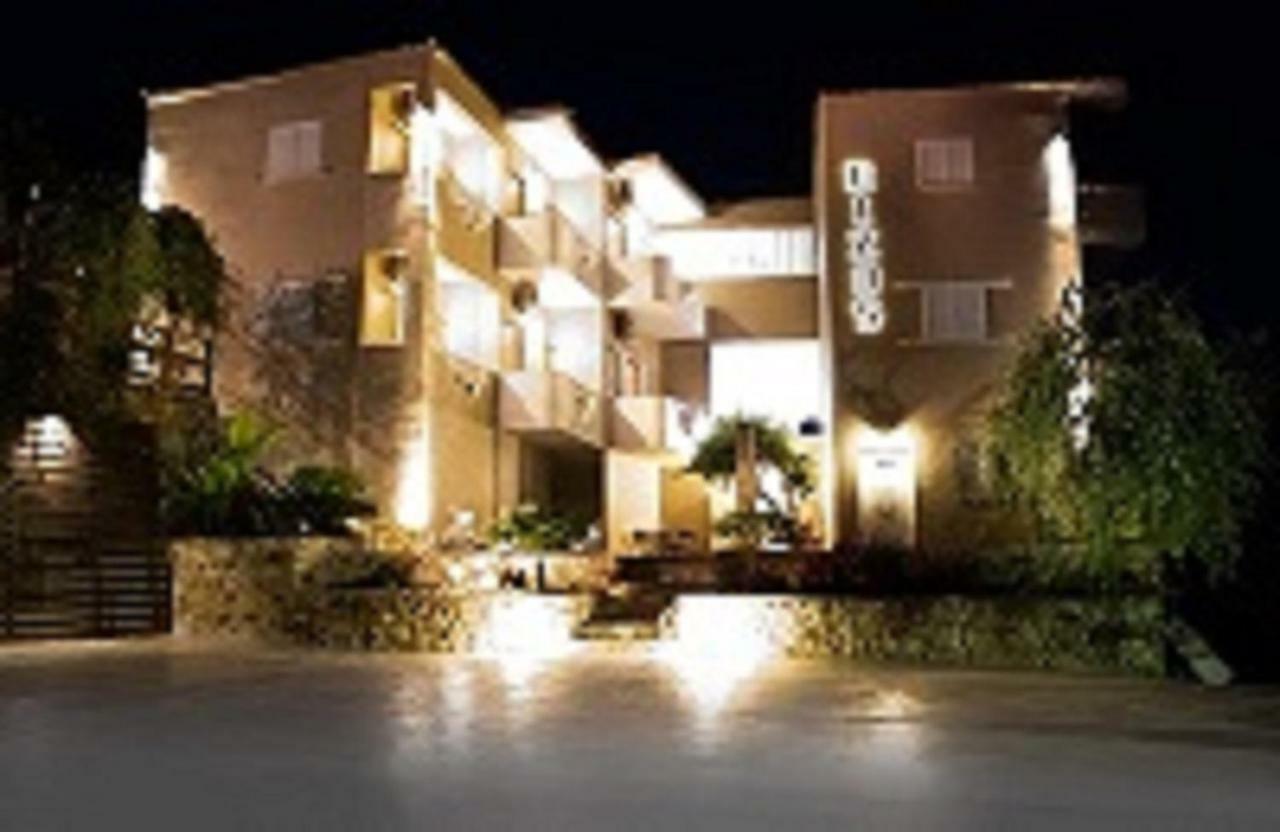 Sarakiniko  Rizos Bay Sarakiniko酒店 外观 照片